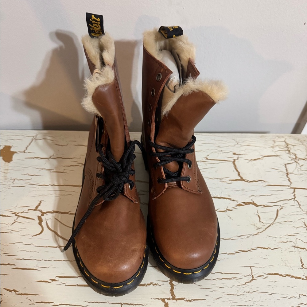 DR MARTENS SERENA WOMEN'S FAUX FUR-LINED LEATHER BOOTS SIZE 8